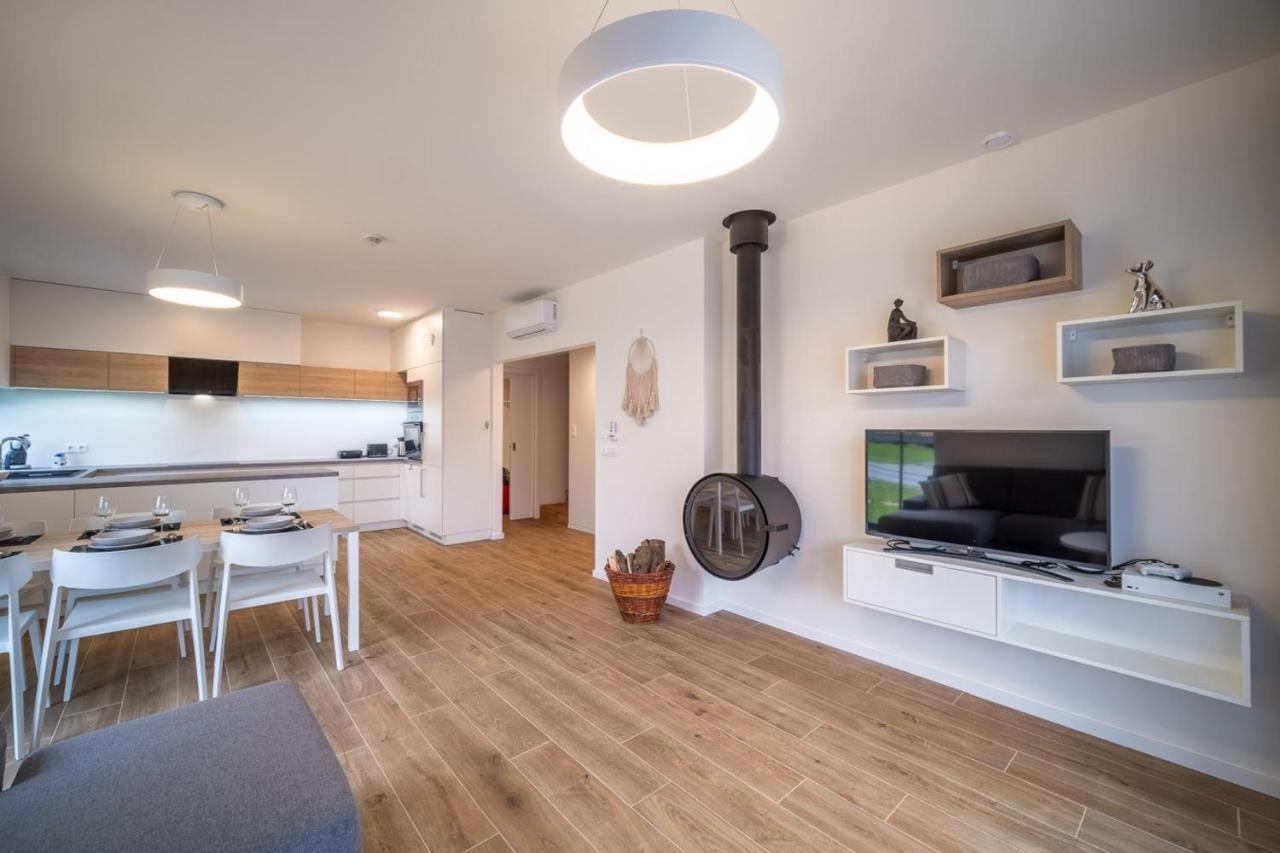 Holiday House U Hajenky 13P Lipno Home リプノ・ナト・ヴルタヴォウ エクステリア 写真