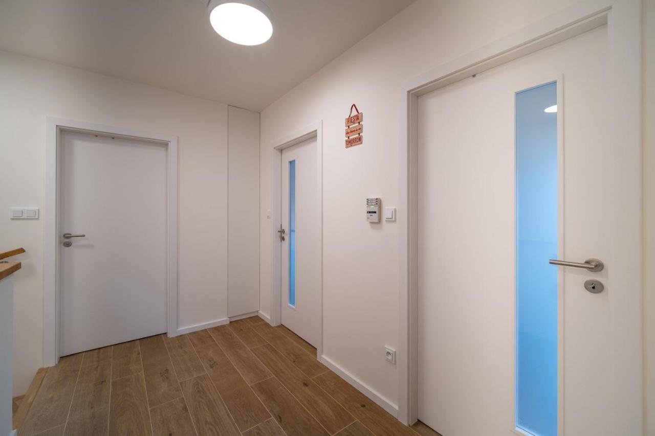 Holiday House U Hajenky 13P Lipno Home リプノ・ナト・ヴルタヴォウ エクステリア 写真